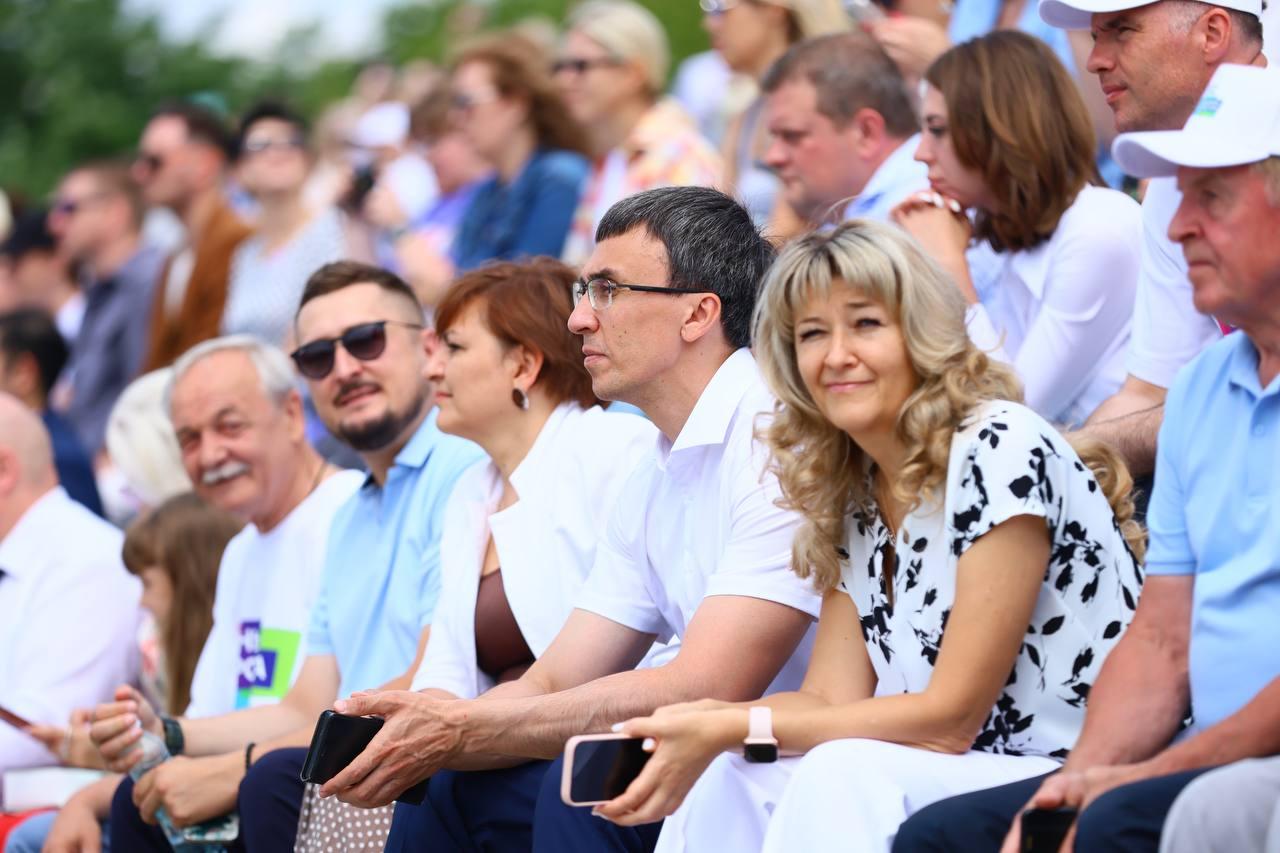 Фото Травников в футболке и Асанцев с браслетом: опубликованы образы новосибирских чиновников на День города 4